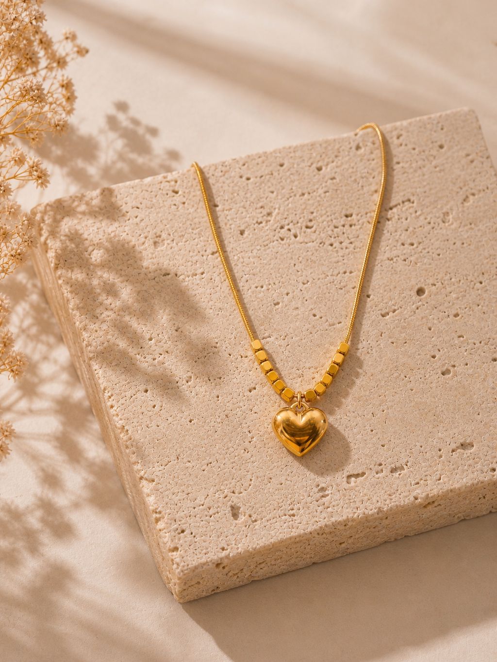 Elegant Minimal Chain Premium Gold-Plated Heart Pendant Necklace for Women