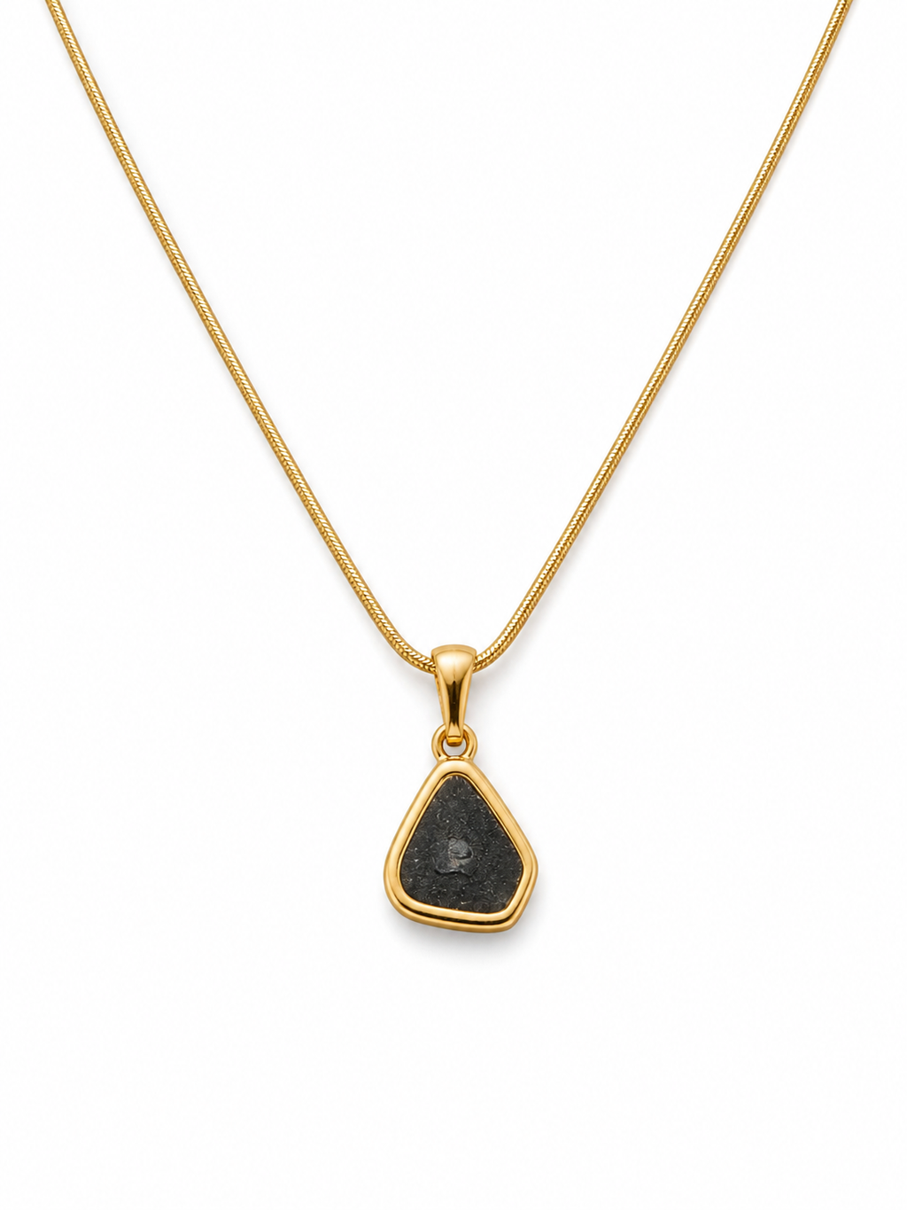 Radiant Crystal Gold Necklace – Minimal Luxury, Maximum Sparkle