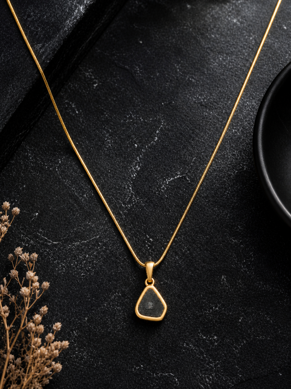 Radiant Crystal Gold Necklace – Minimal Luxury, Maximum Sparkle